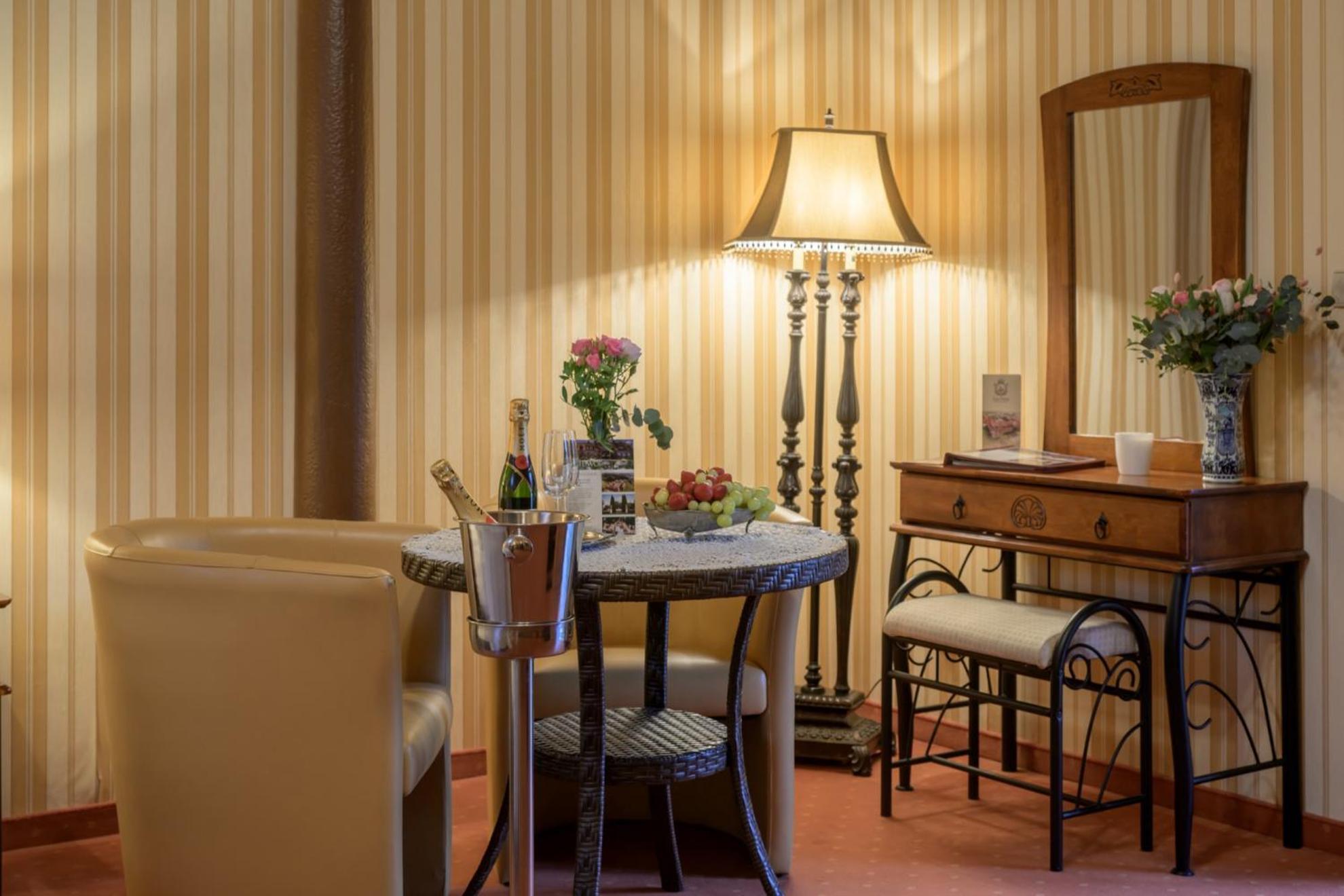 Zabi Dwor - Hotel - Restauracja - Spa 锡隆纳葛拉 外观 照片