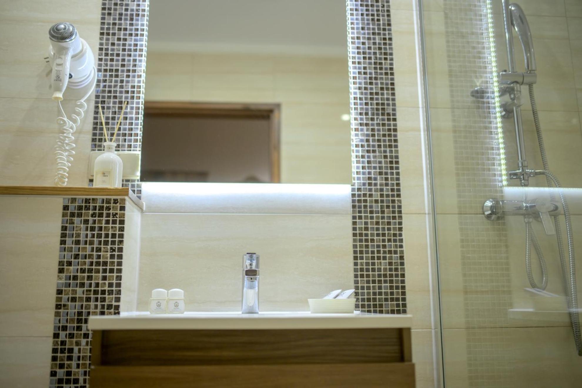 Zabi Dwor - Hotel - Restauracja - Spa 锡隆纳葛拉 外观 照片