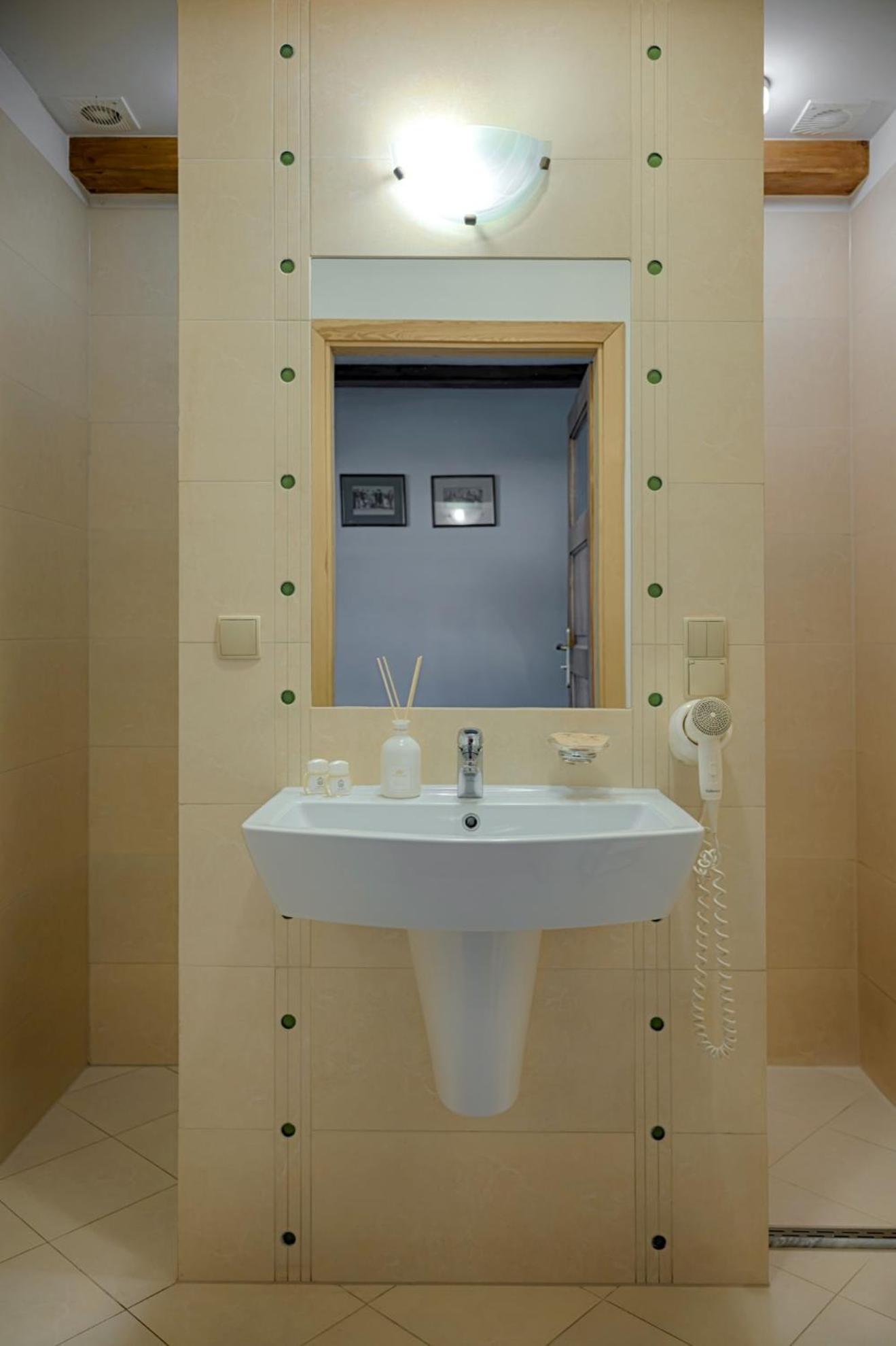 Zabi Dwor - Hotel - Restauracja - Spa 锡隆纳葛拉 外观 照片